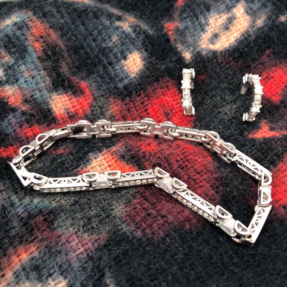 AVON Bracelet & Earring Set